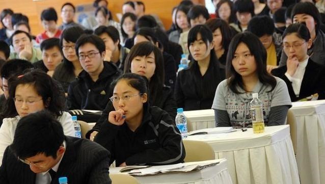 “铁饭碗”可不止公务员, 这4大国企也大量招人, 月薪过万有五险