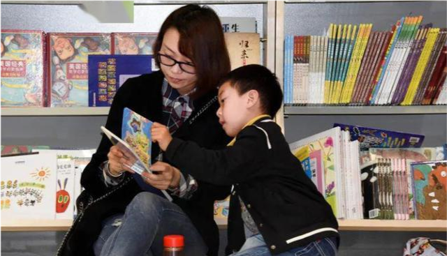 都去城市买楼让孩子去好一点学校, 和村里小学相比, 区别会很大吗