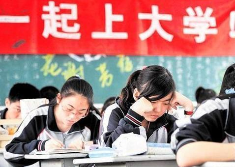 不适合学生高考“复读”的4个省份, 尤其是文科生, 能走的尽量走