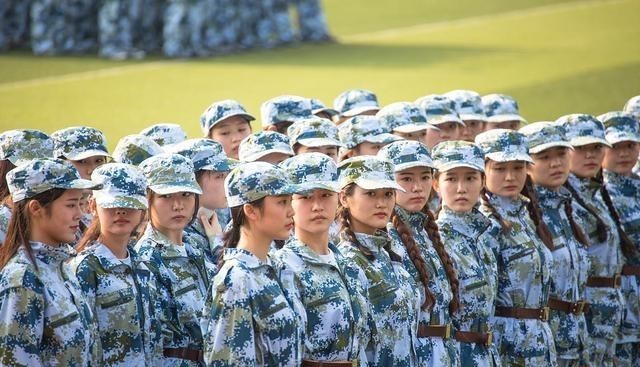 大专在读时去当兵好, 还是读完再去当兵好?