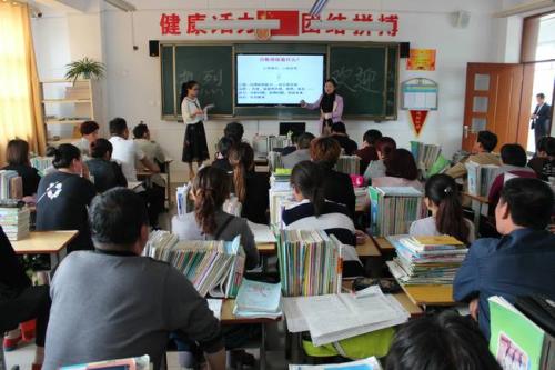 因果循环? 老师参加家长会, 女儿的老师竟是当年的学生, 全程尴尬