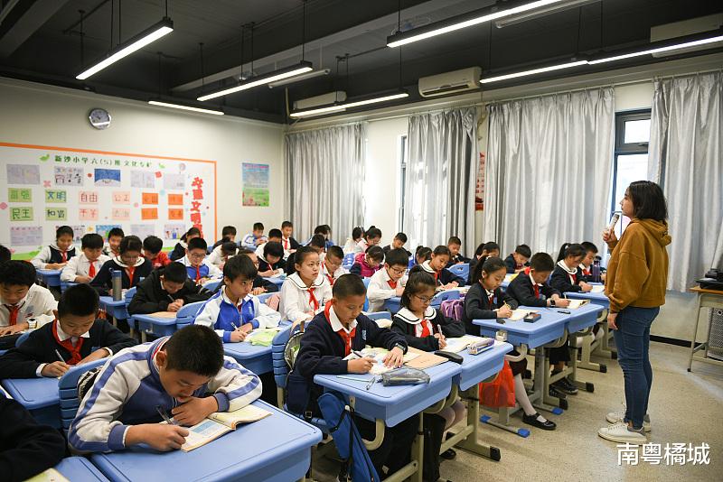 广东深圳市区将新建一所九年制学校, 投资7.8亿元, 开设72个教学班