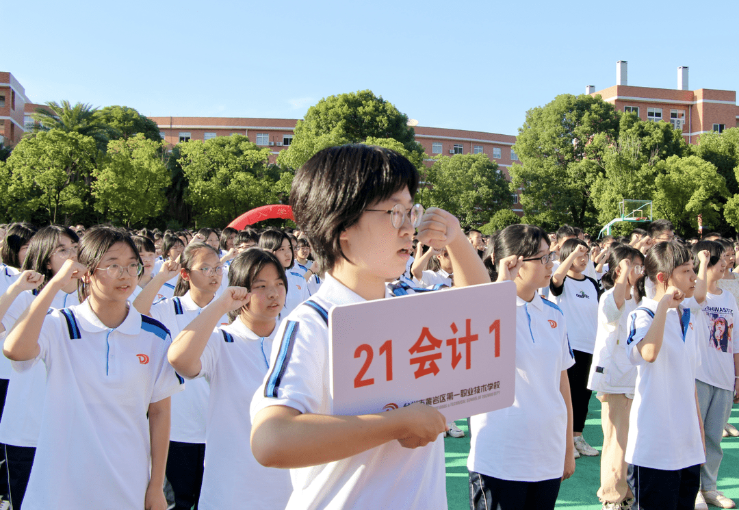 “唯学历论”不香了? 事业单位招聘出新规, 对专科和职校生更友好