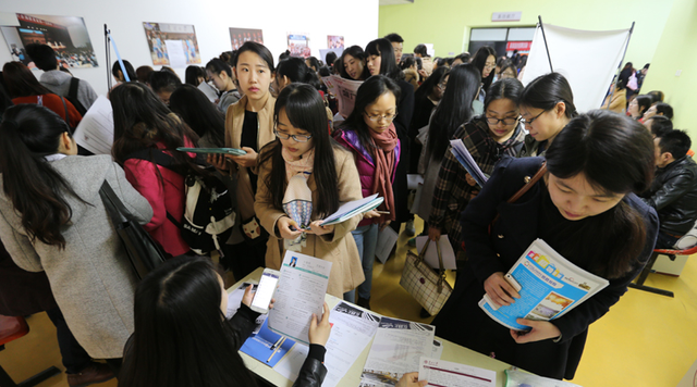 人社部通知: 岗位降低学历要求, 唯学历论的时代将被“终结”