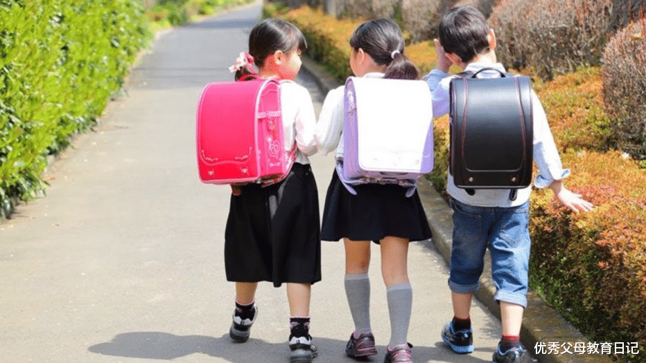 低年级小学生没有书面作业, 机智的家长这样做, 学生的成绩有保障