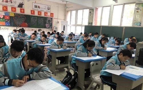 学校发布通知: 阶段性教学评估, 不愿者报告, 网友: 忐忑的学校!