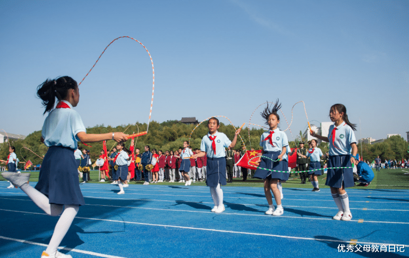 2022年“节假日安排”出炉, 中小学生有福了, 家长反而有些小郁闷