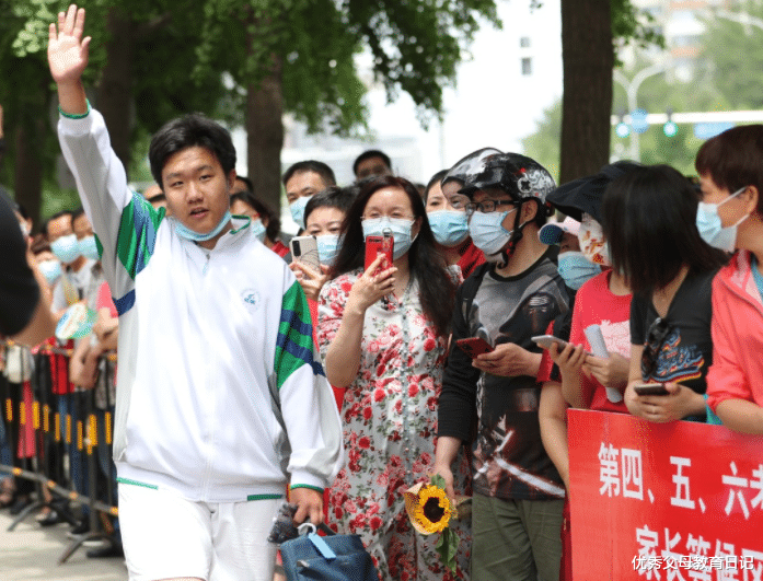 中高考之后, 学生要保存好准考证, 它能带给学生一些“隐藏福利”