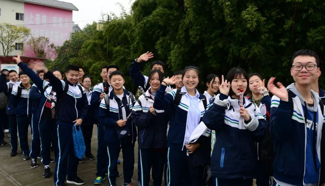 家长不要太早“晒娃”, 初中是一次大洗牌, 小学生更是令人崩溃