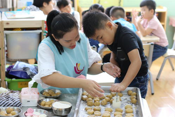 幼儿园将逐渐实施这4项措施，学生上学更有保障，家长开心不已