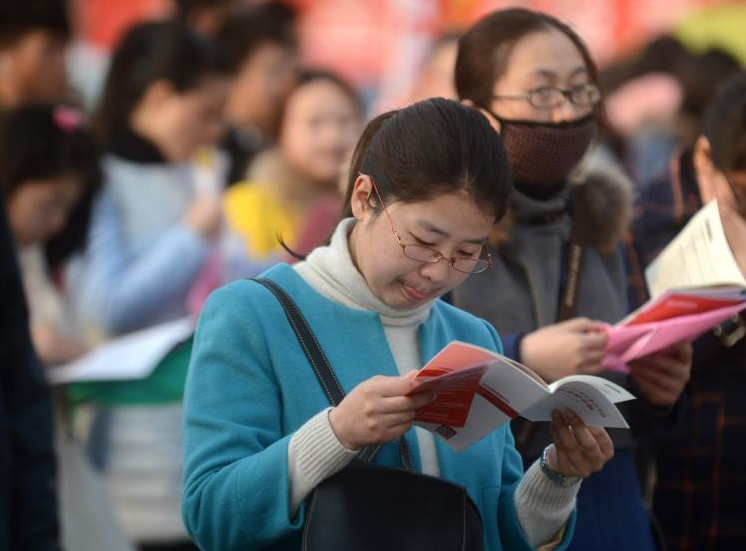 曾经大学生向往外企, 如今纷纷想进体制内, 求稳定的背后说明了什么