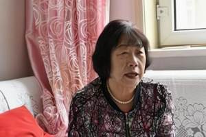 81年, 内蒙古老师花20元给学生买鞋, 26年后学生给她买了一套房