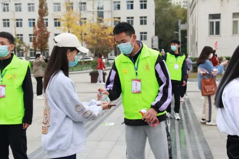 甘肃高校：师生齐心保校园“疫”尘不染