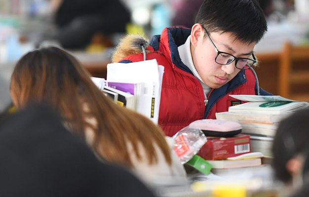 先考研还是先考编？过来人说出经验，大学毕业生选择要看清现实