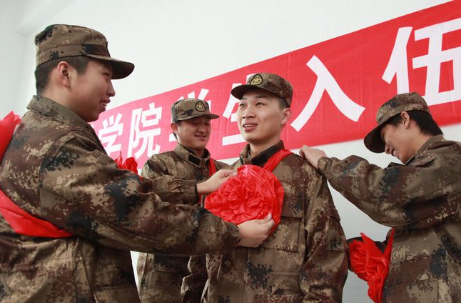 大学生报名参军, 选择“学校所在地”还是“户籍所在地”, 要慎重