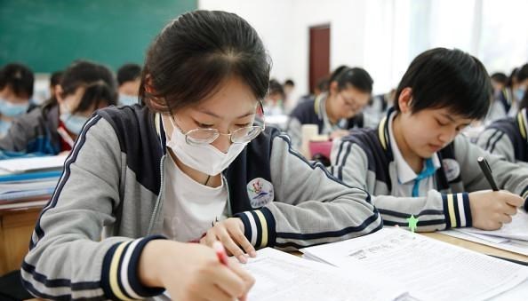 北大才女李雪琴谈高考, 无论你能考多少分, 应优先考虑这个问题