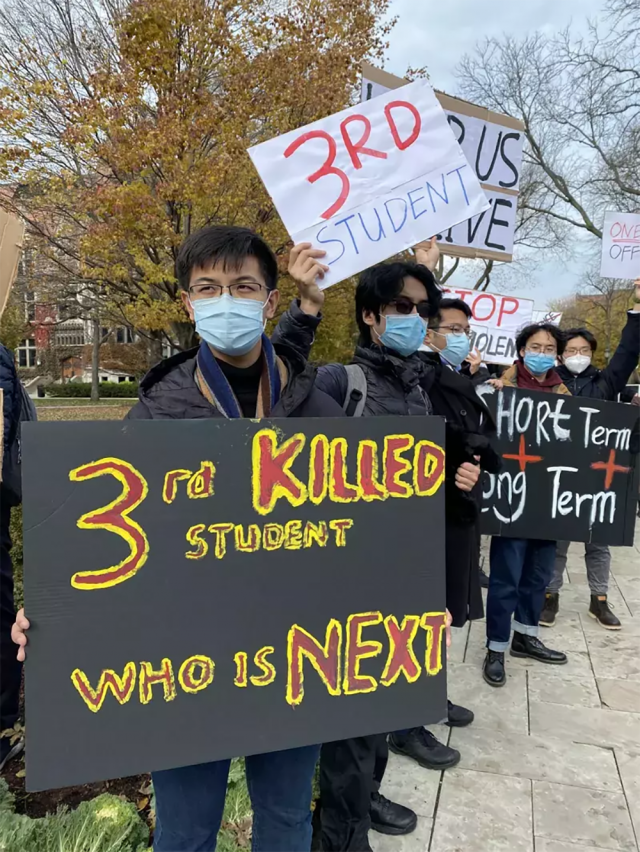“我们是为了学习, 不是送死”! 芝大学生游行抗议, 家长以泪洗面