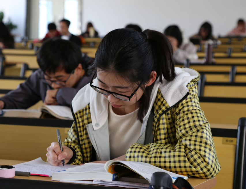 高中老师坦言, “家境一般”的学生报考, 最好不要报这几个专业