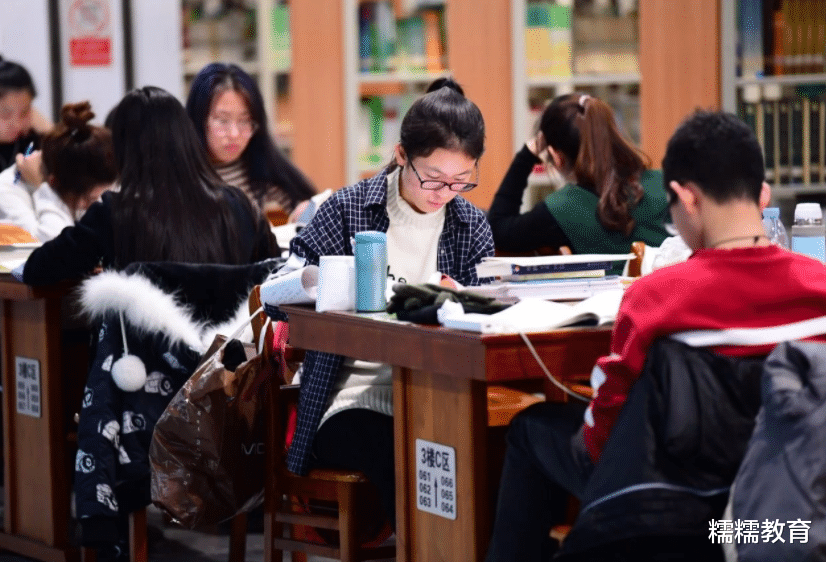 教资考试难倒大片学生, 考生自嘲: “考完试, 只有核酸过了”