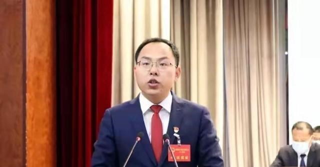 32岁清华学霸成为县长, 父母都是农民出身, “寒门出贵子”的典范