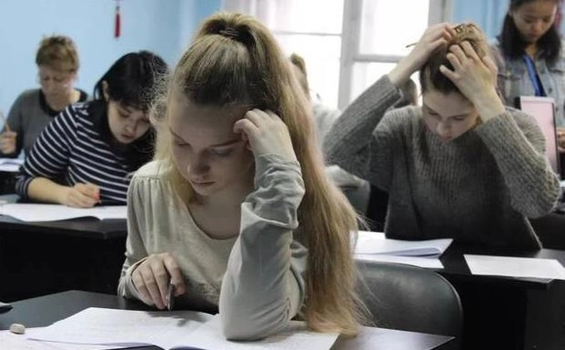 汉语成俄罗斯高考项目, 学生做题挠破头, 中国学生: 天道好轮回