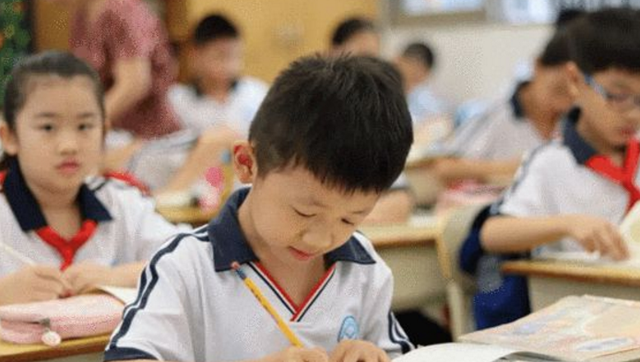 学生上演抄作业翻车现场, 13抄成B不算啥, 王者级别一看就有经验