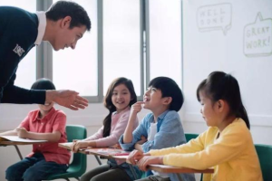 向老外“反向输出”，新东方转型做海外中文教育，引网友热议