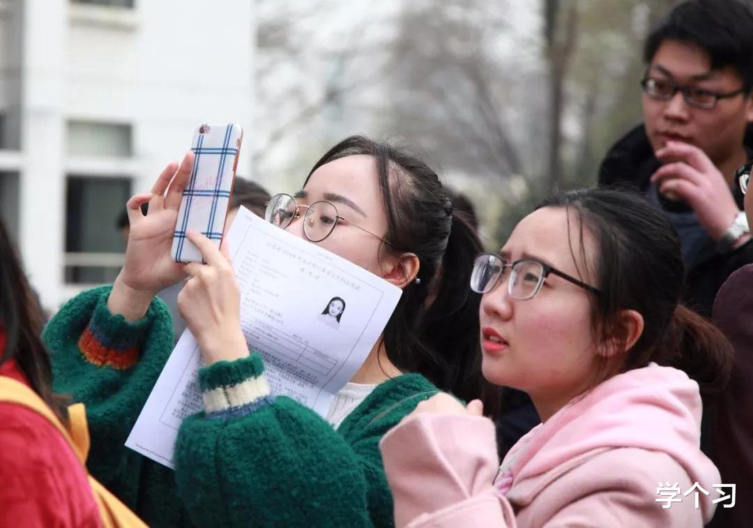 考公务员, 有人考3次都没进面试, 问题可能出在了“专业”上!