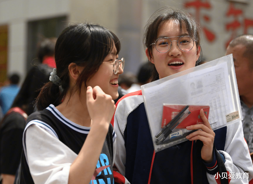 高考结束后, 女生扎堆去医院, 父母扎堆去离婚, 现实心酸又无奈