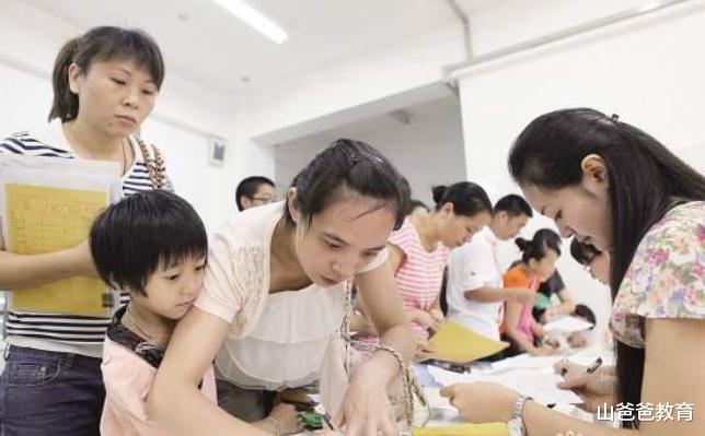 上幼儿园还要简历? 上海幼儿园学生给出15页简历, 比大学论文还厚