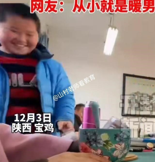 陕西: 一小学女生首次来例假, 男同桌找老师要红糖, 对话亮了!