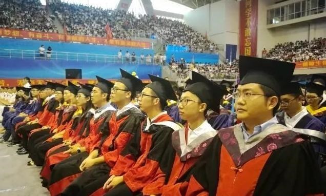 本科生不吃香了? 复旦大学招录辅导员, 硕士研究生是最低限制门槛