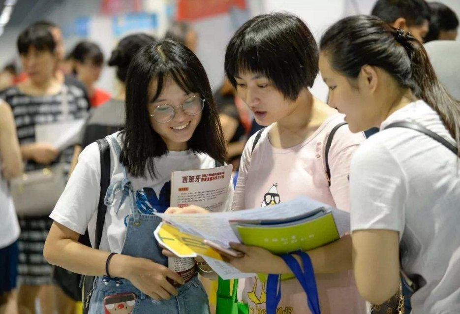 国内比较“烧钱”的大学, 其中两所是艺术院校, 普通家庭学生慎选