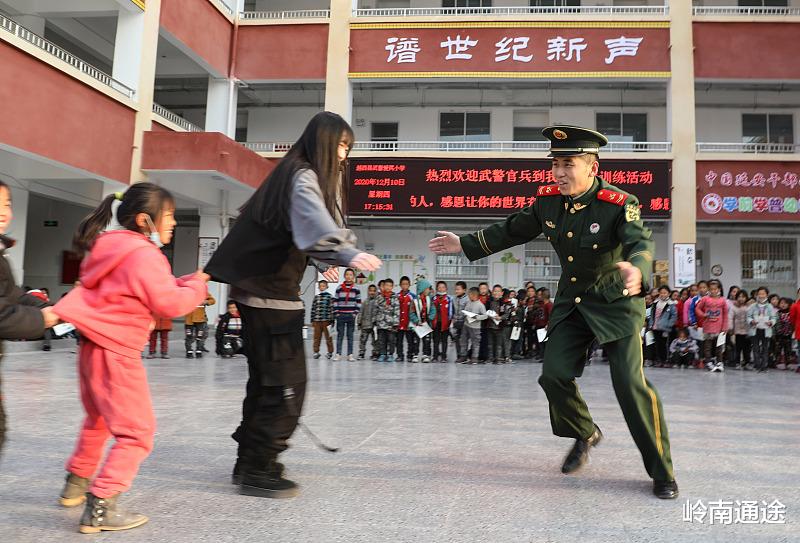 孩子上的普通美术高中, 我希望他考军校, 是否可行? 成绩是关键!