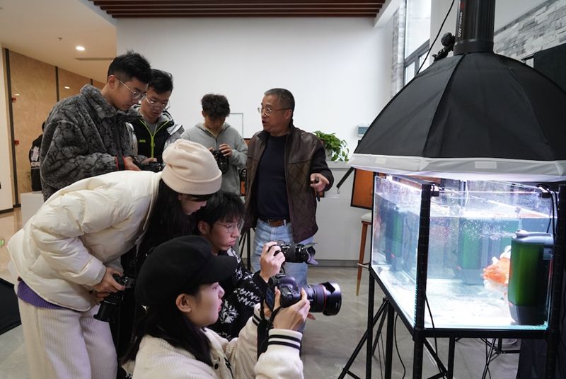 水族专业来了！大学老师把鱼缸搬上了课堂