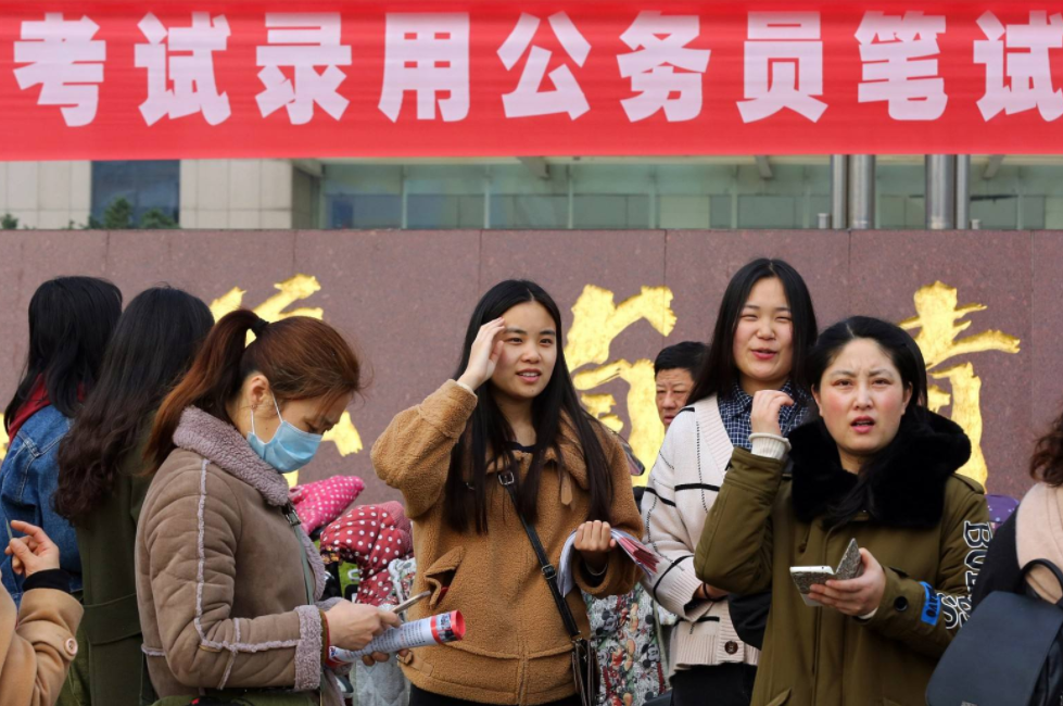 想考公的大学生有福了, 多地省考传来好消息, 学生表示等到了