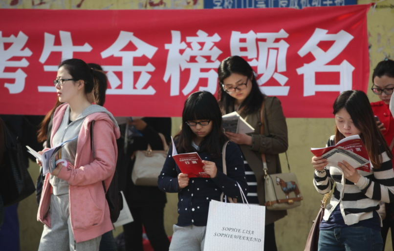 “三无出身”不建议考公务员, 过来人一把辛酸泪, 个中酸楚很无奈