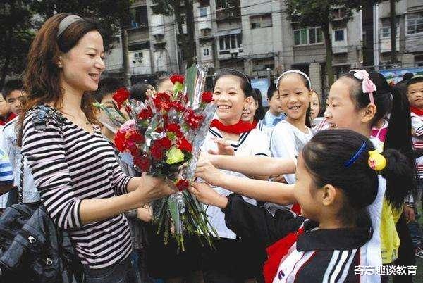 教育部公布最新政策: 提高教师身份地位, 明确成为国家公职人员