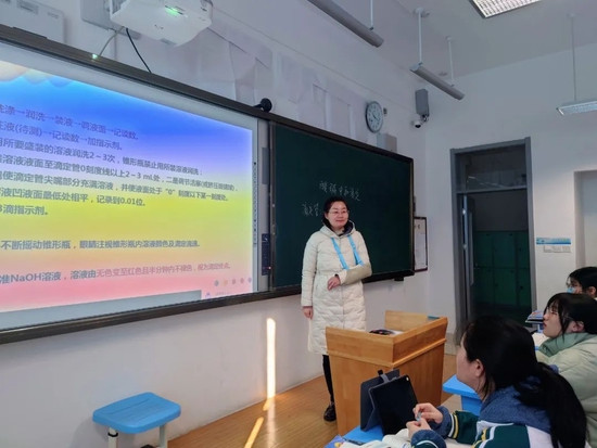 学生需要我，我就要回学校！济南三中最美教师左肩受伤仍坚守课堂