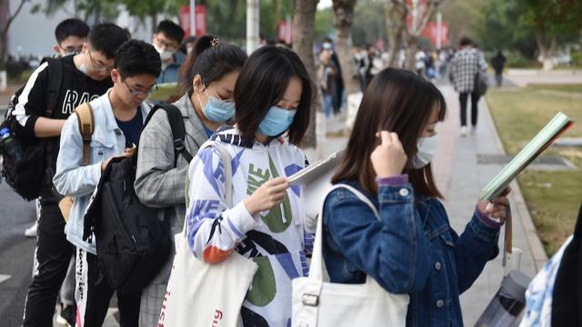 极“卷”考研日, 大厂裁员时