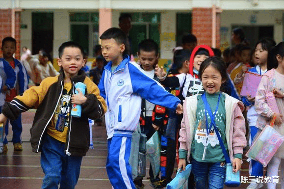 注意! 小学入学年龄将改革, 究竟是利大于弊, 还是弊大于利?