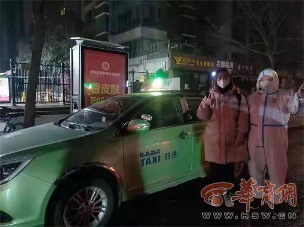 风雪送考路 5000名的哥接送封控区考研学子