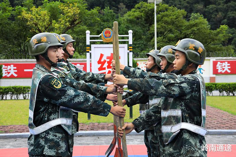 五年制大专, 第四年去当兵好, 还是拿到毕业证去? 我建议毕业去!