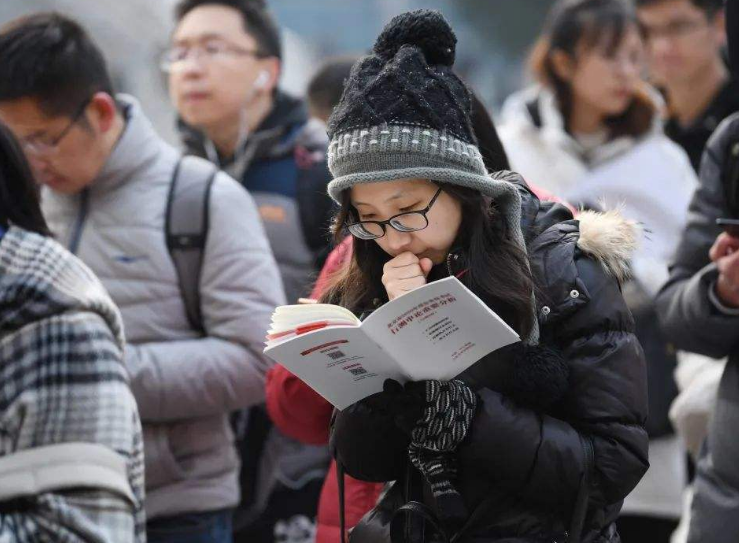 “铁饭碗”或将消失? 事业单位“聘用制”招人, 年薪不输正式工