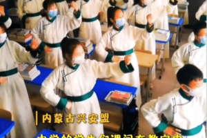 内蒙古: 一中学老师课间带领中学生在教室跳舞, 网友: 好有气势
