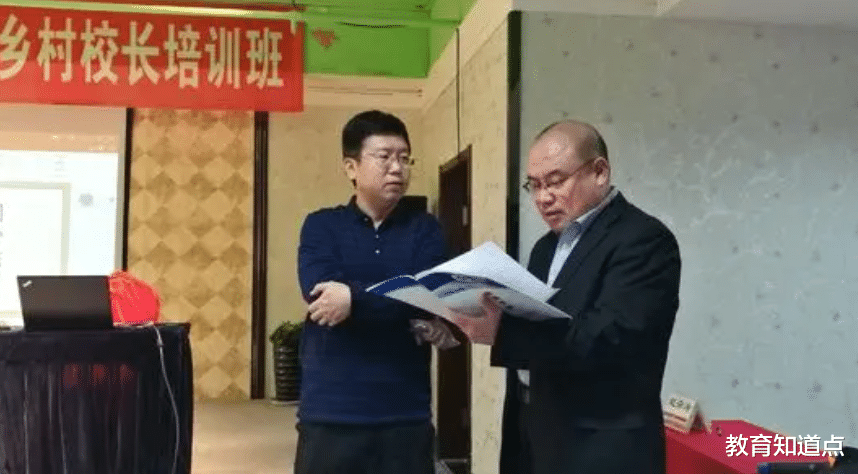 50岁农村中小学校长的痛苦, 非一般人能体会, 教师: 都是为了情怀