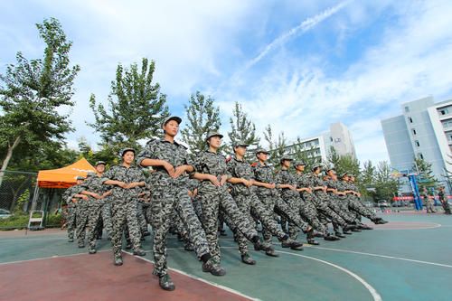 大一新生军训时, 最好不要有以下行为, 容易引起教官的反感