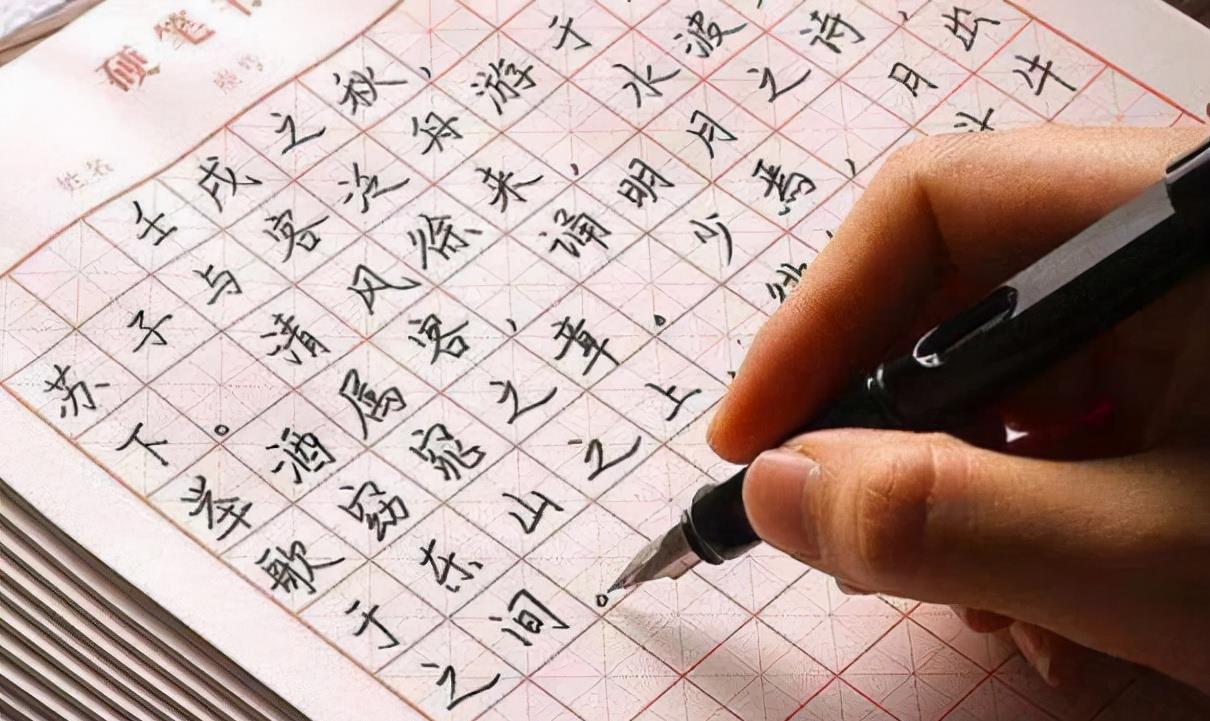 初中女生“饺子字体”火了, 字形圆润很可爱, 深受阅卷老师青睐