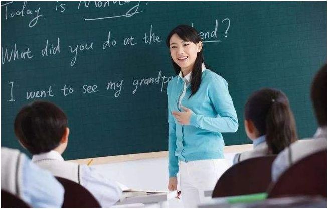 90后年轻女教师辞职当北漂, 用亲身经历说出: 为什么不当老师了