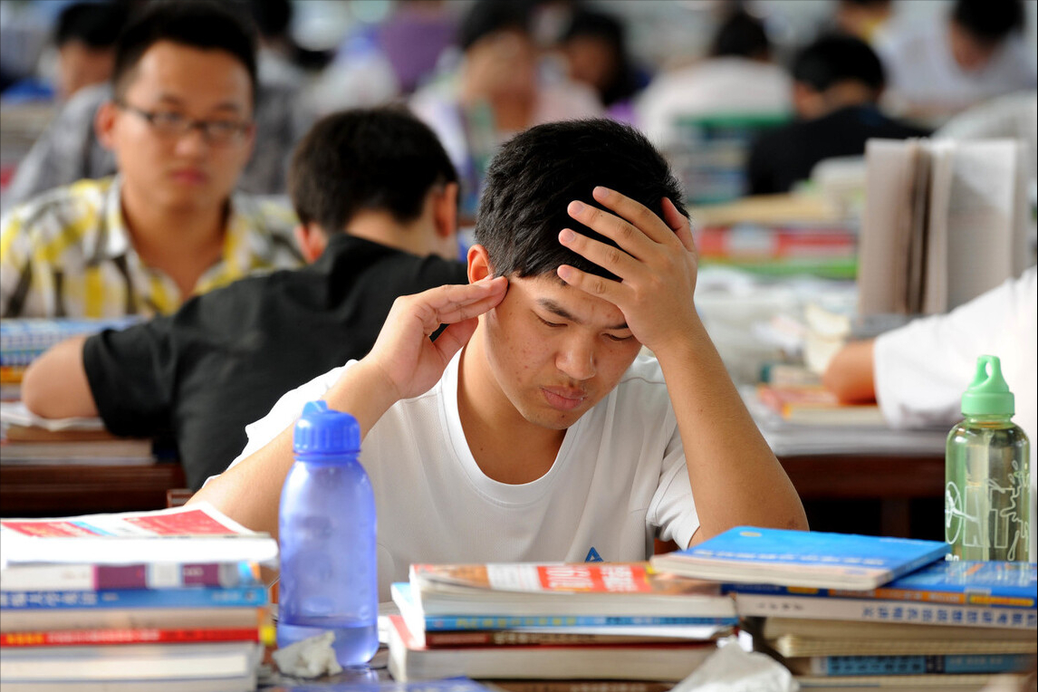 大学生为证明考研很难，拉着父母一起报名参加，结果让人猝不及防